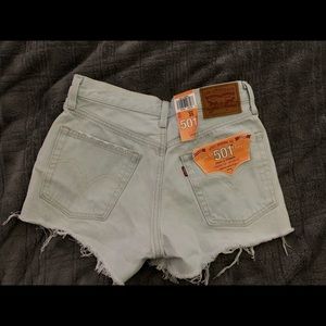 BRAND NEW LEVI SHORTS